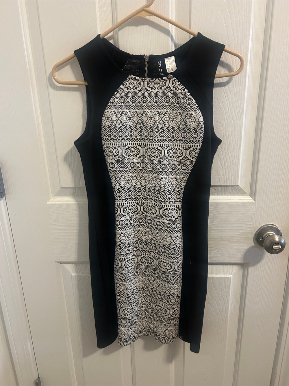 H & M Sleeveless Black and White Patterned Bodycon Dress